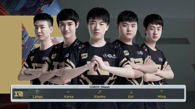 波兰主帅：我认为莱万将是西甲金靴；什琴斯尼太年轻不该退役