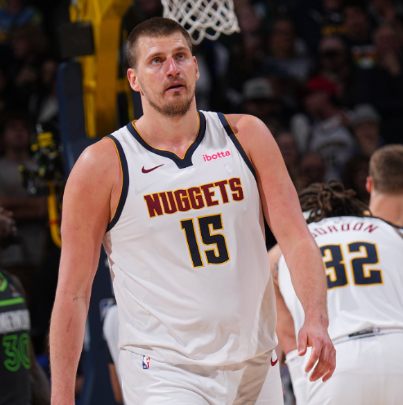 詹姆斯生涯总盖帽数达到1147次 追平鲍勃-麦卡杜&并列历史第74.